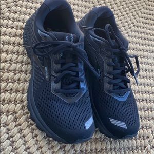 Brooks Ghost 12 running shoes size 8 .5